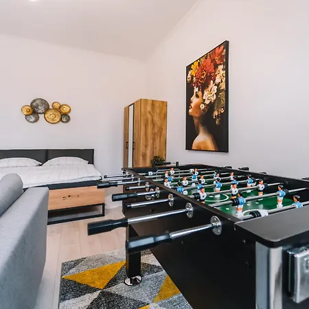 Modern Living In Centre Apartment