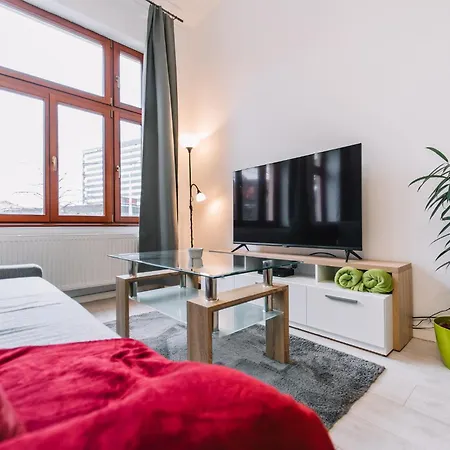 Modern Living In Centre Apartment *