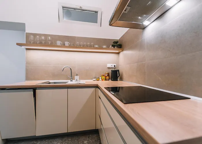 Modern Living In Centre *