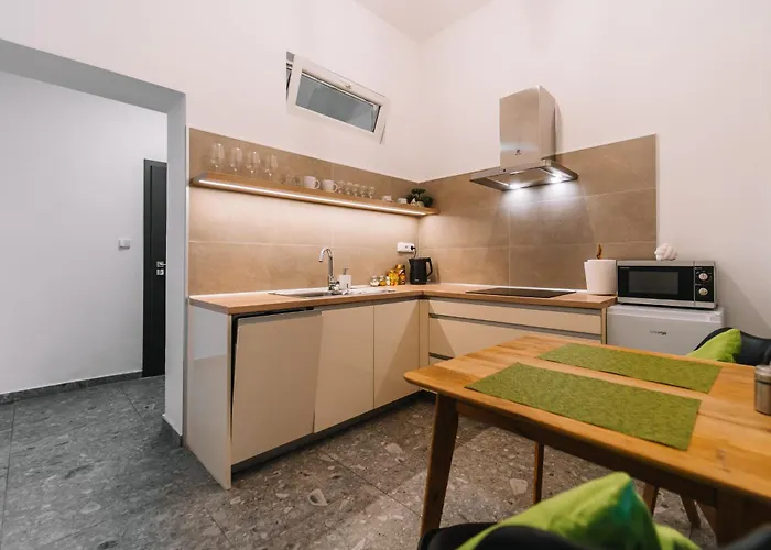 Modern Living In Centre *